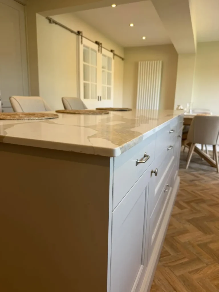 Detail of the Sahara Waves quartz worktop on the kitchen island